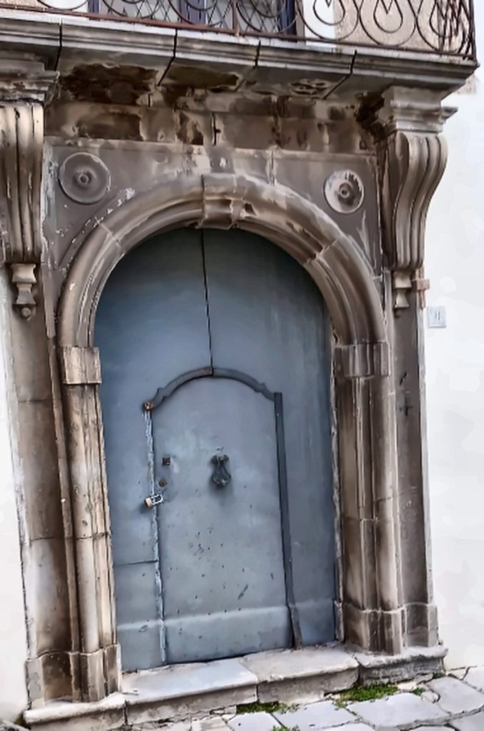 Portale della quinta tappa, Piazza Sedile n. 11, Calvello