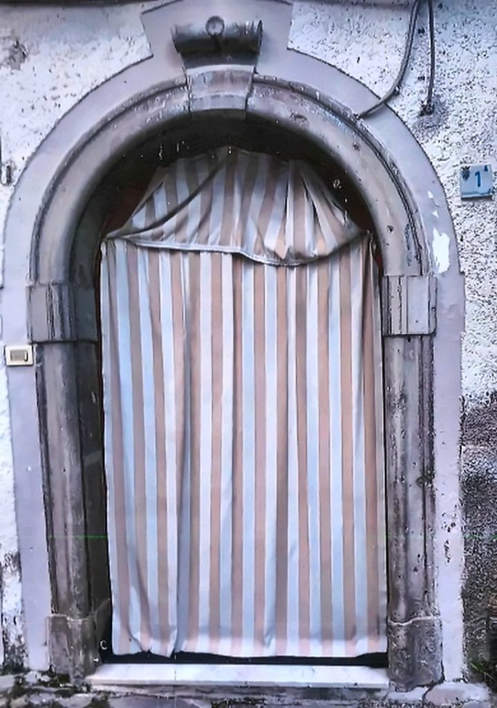 Portale della nona tappa, Vicoletto Ancarola n. 1, Calvello
