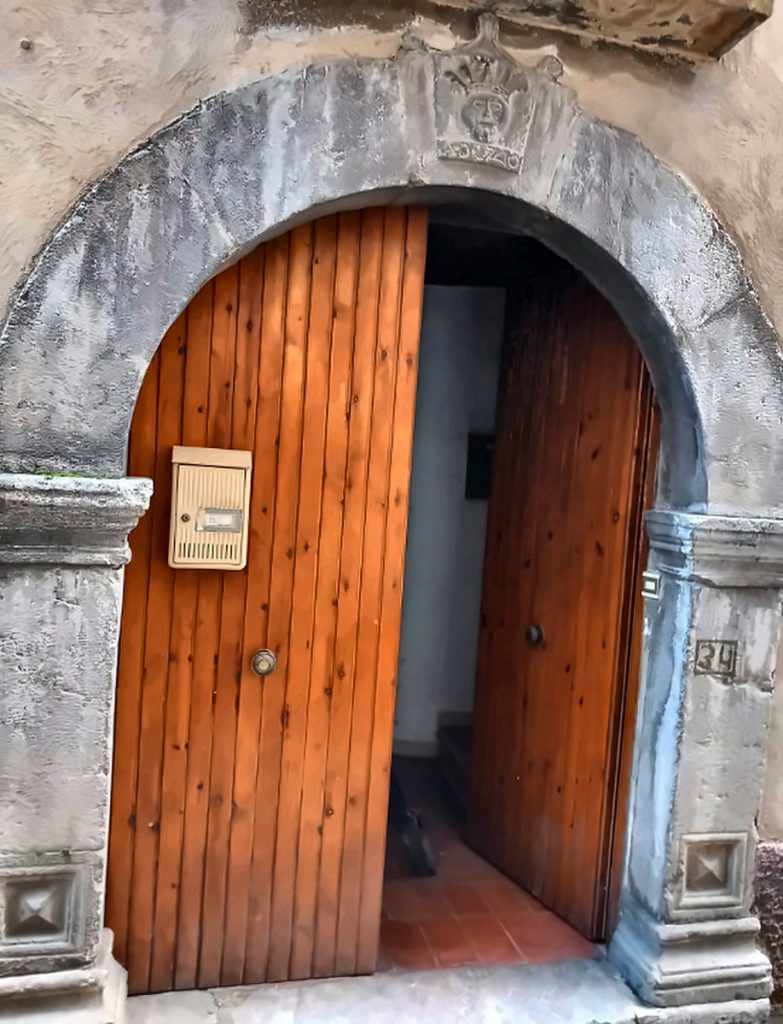 Portale della undicesima tappa, Via Garibaldi n. 35, Calvello